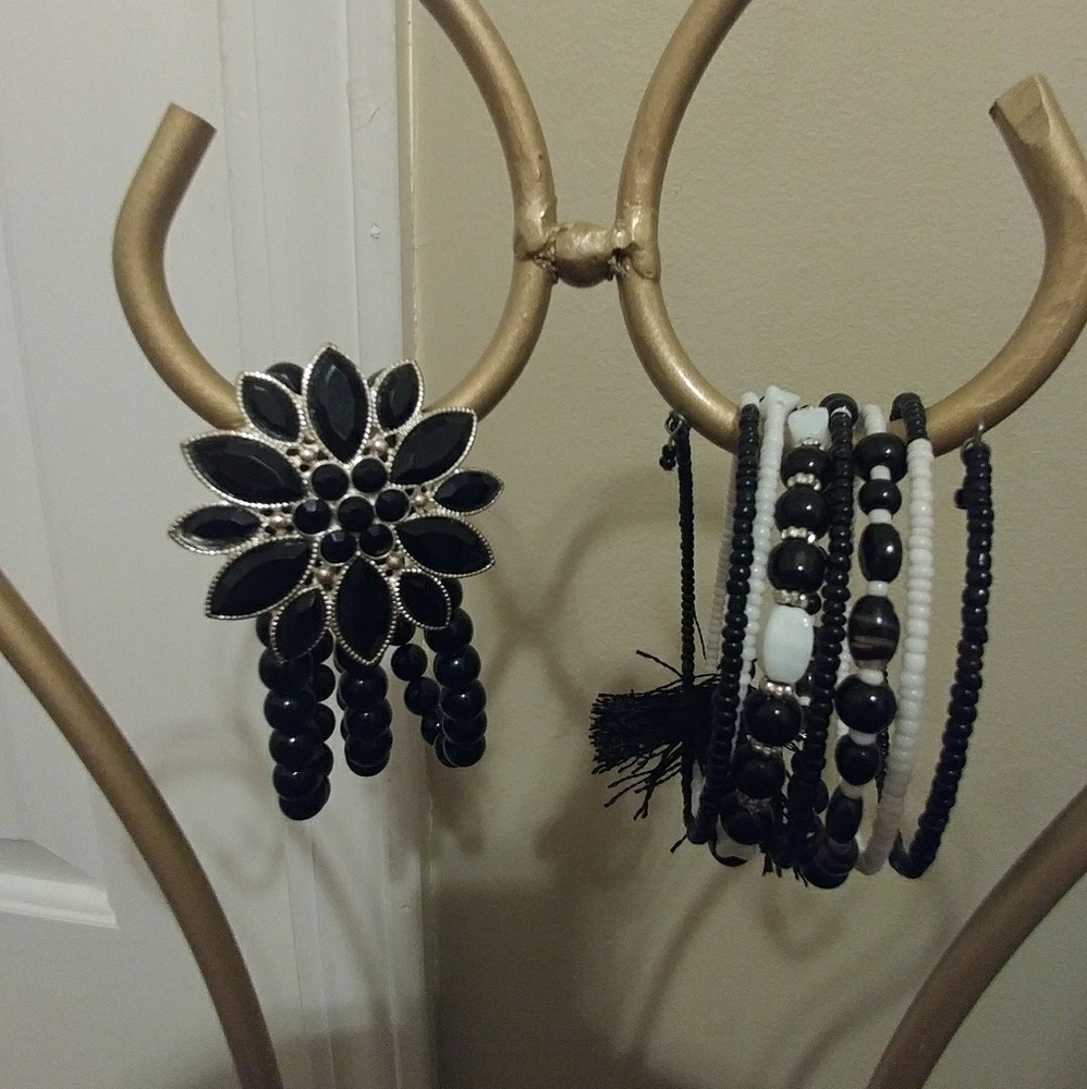 2/8 Black & white bracelet bundle Kohls classy